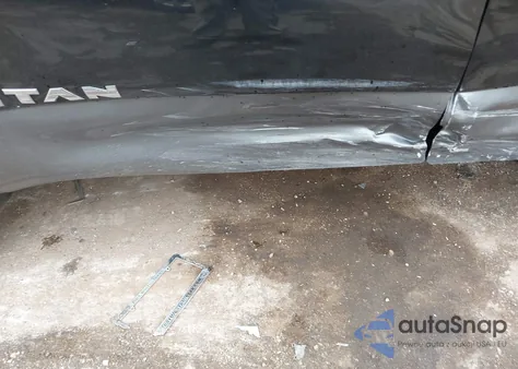 2017 Nissan Titan Pro-4X z USA, uszkodzony, nr VIN 1N6AA1E55HN569627